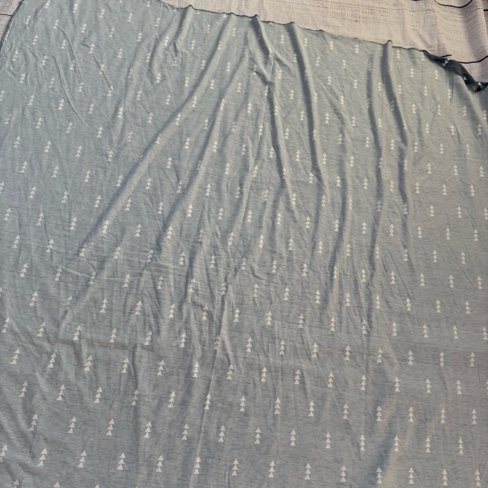 Copper Pearl blue gray arrow baby crib blanket 45 inches by 45.5 inches - Picture 11 of 12